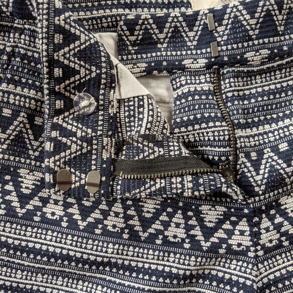 Loft Outlet patterned shorts size 4 - Picture 3 of 5